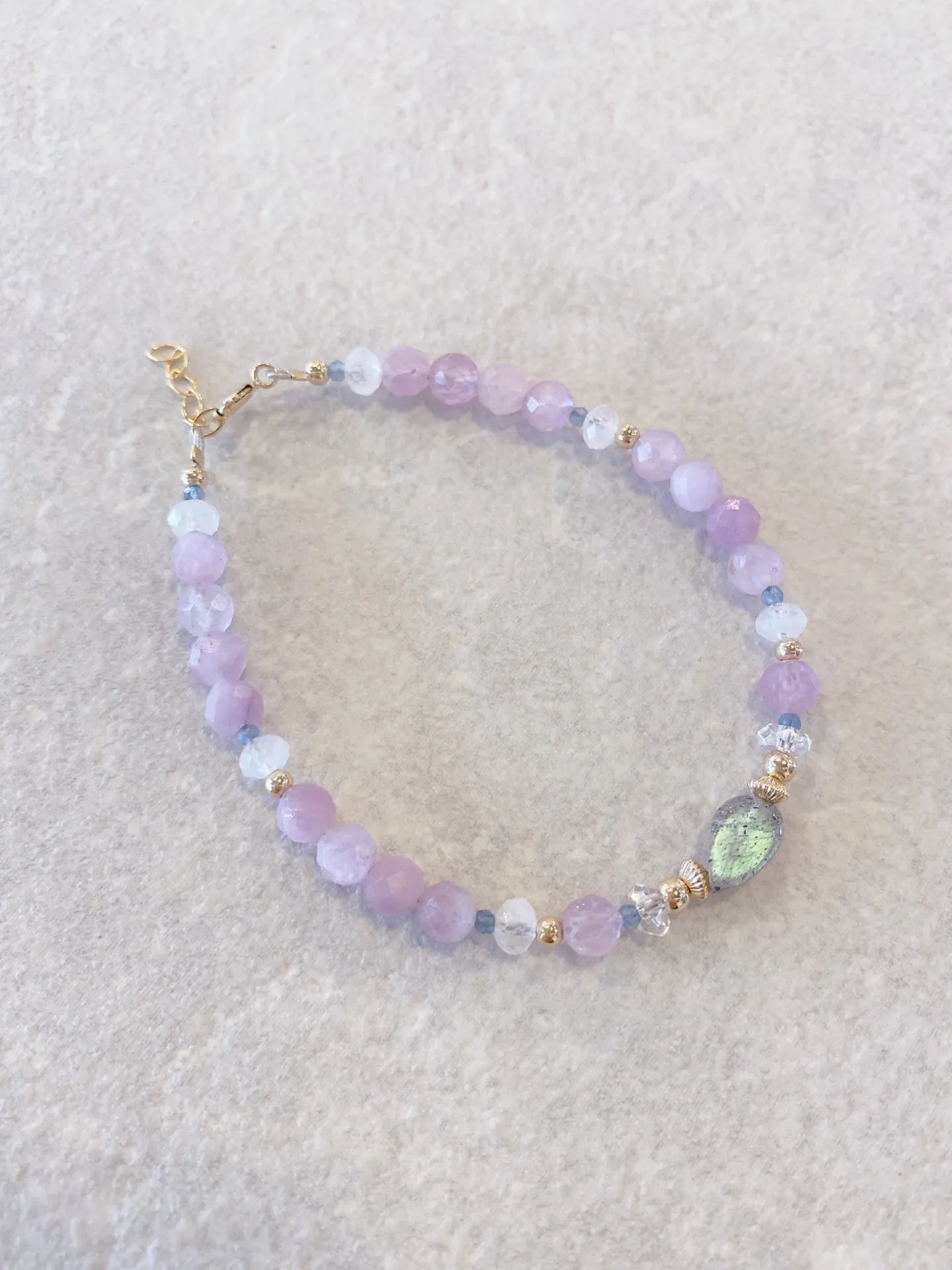 春の始まりを感じる天然石ブレスレット🌸
